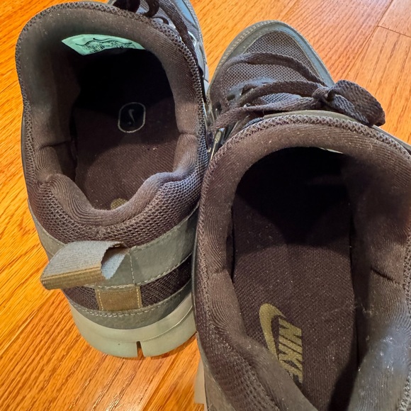 Nike men’s sneakers size 10 - Picture 3 of 8